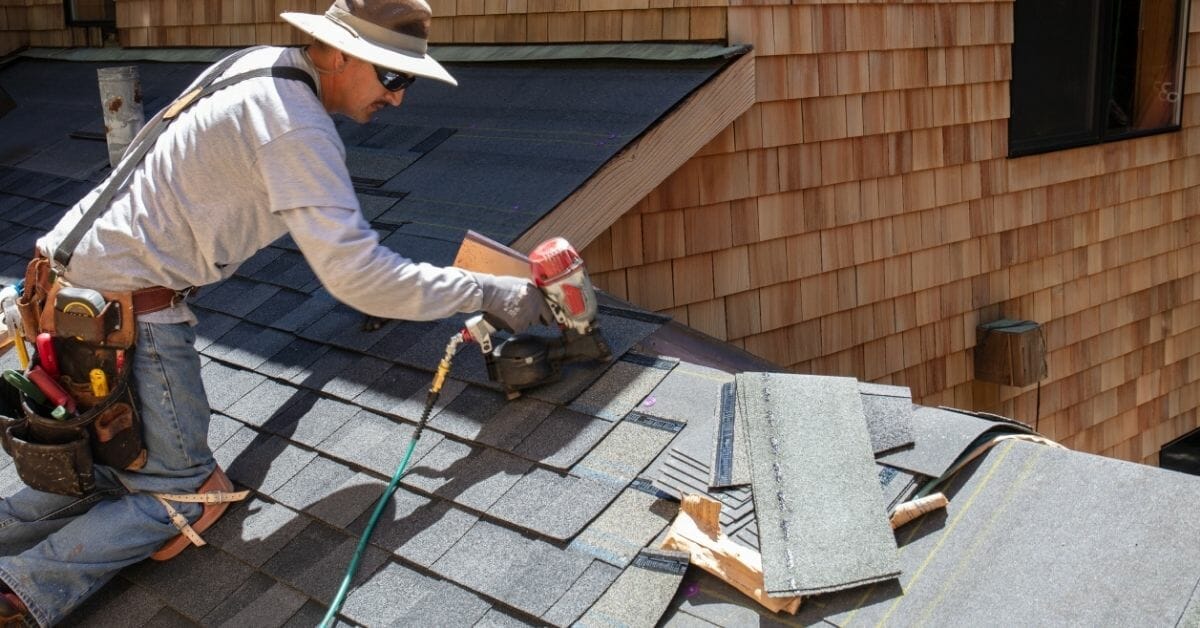 installing asphalt roofs