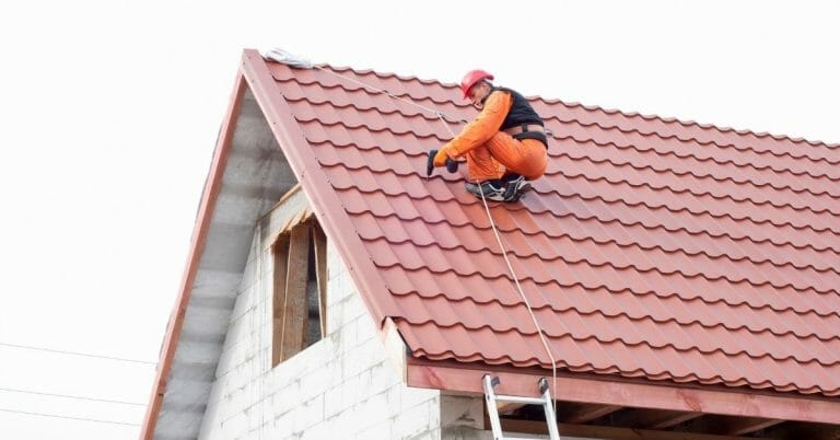installing roofing